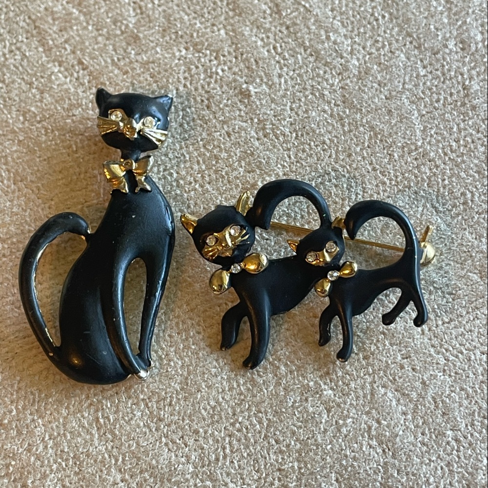 Cat pin set. Black on gold. Two pins. Good condition